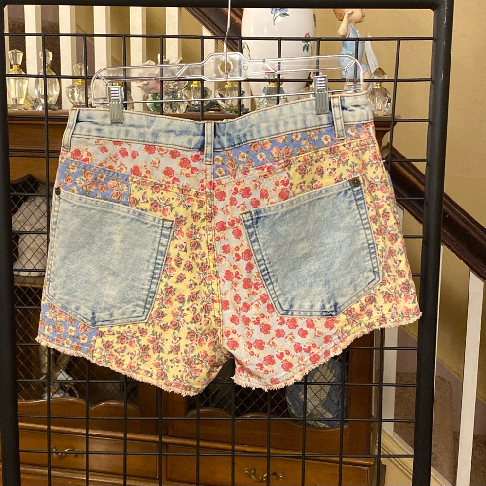 ❤️Anthropologie Farm Rio NWT Size 29 Ultra High-Rise Patchwork Denim Shorts - Picture 2 of 8